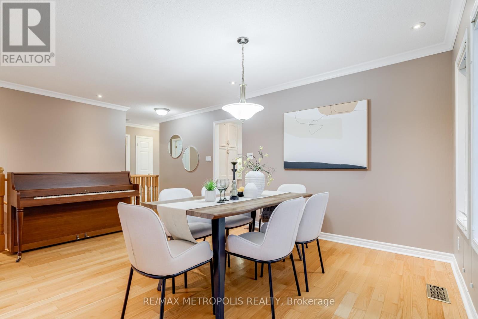 Photo 41 of 564 Blackwood Boulevard, Oshawa ON