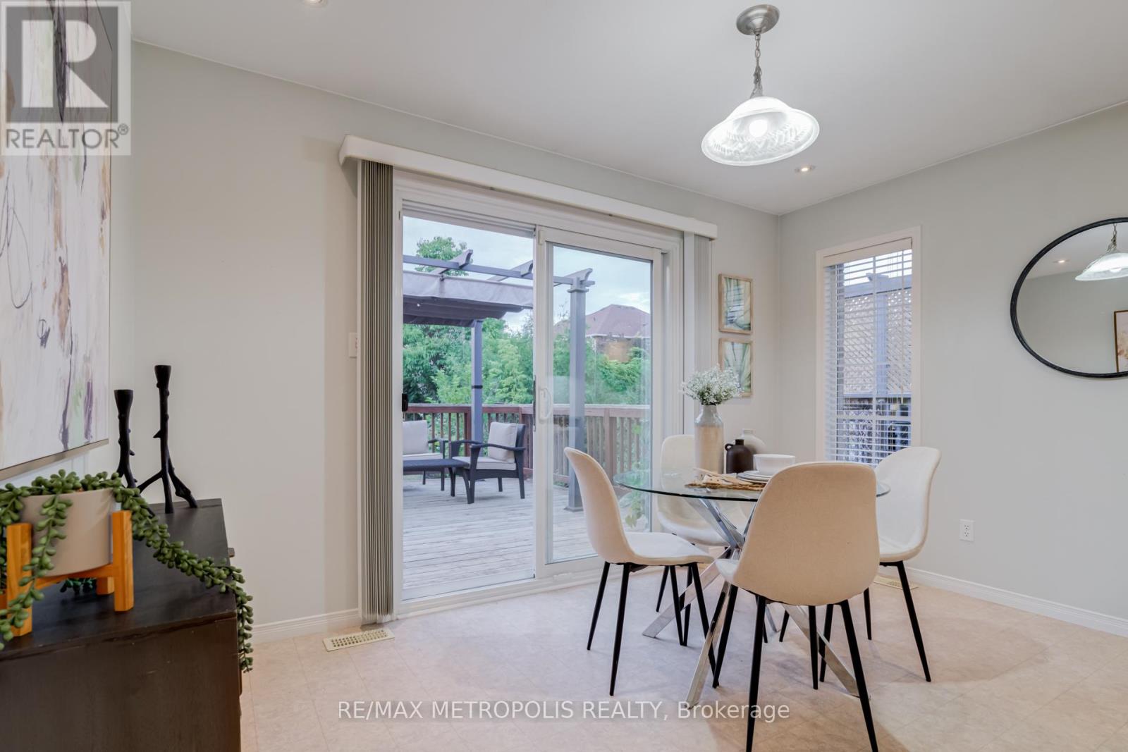 Photo 20 of 564 Blackwood Boulevard, Oshawa ON