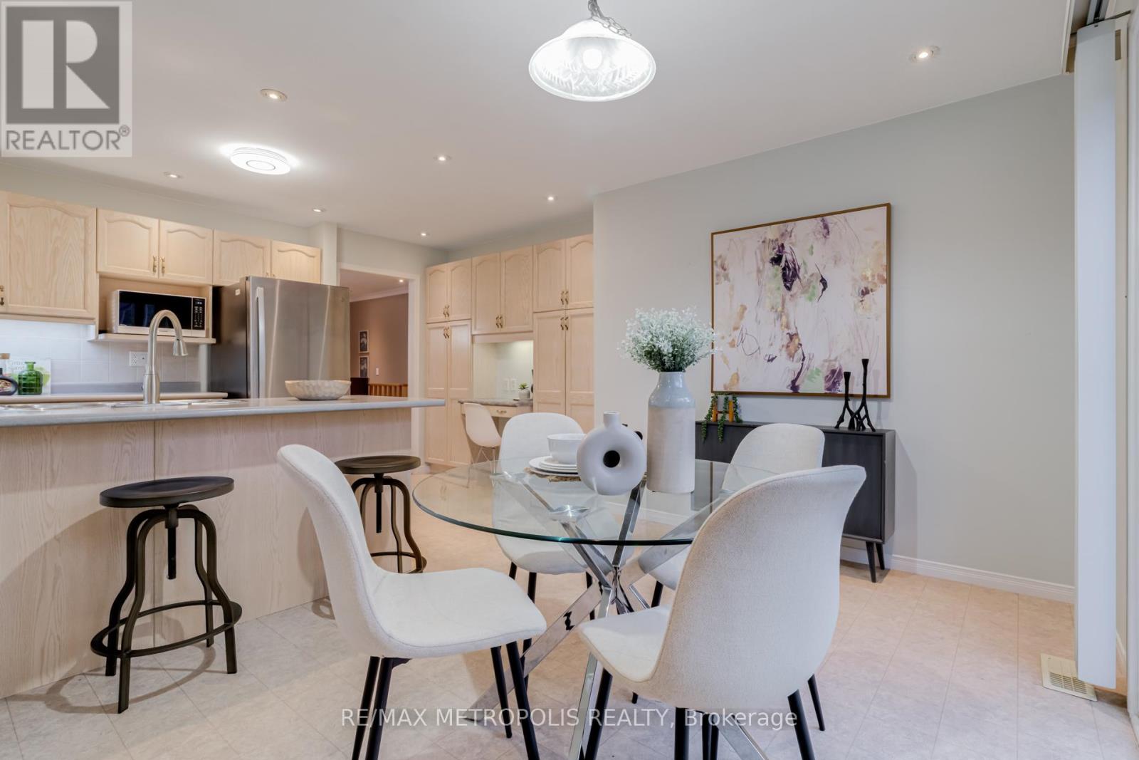 Photo 33 of 564 Blackwood Boulevard, Oshawa ON