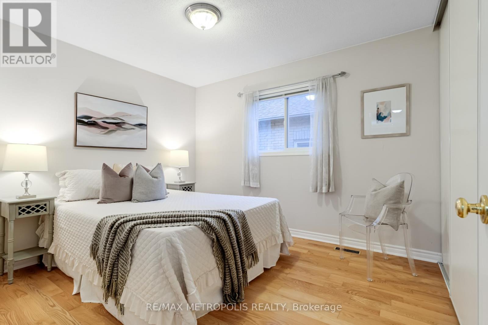 Photo 18 of 564 Blackwood Boulevard, Oshawa ON