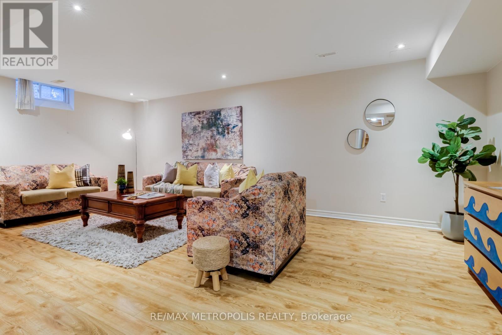 Photo 9 of 564 Blackwood Boulevard, Oshawa ON