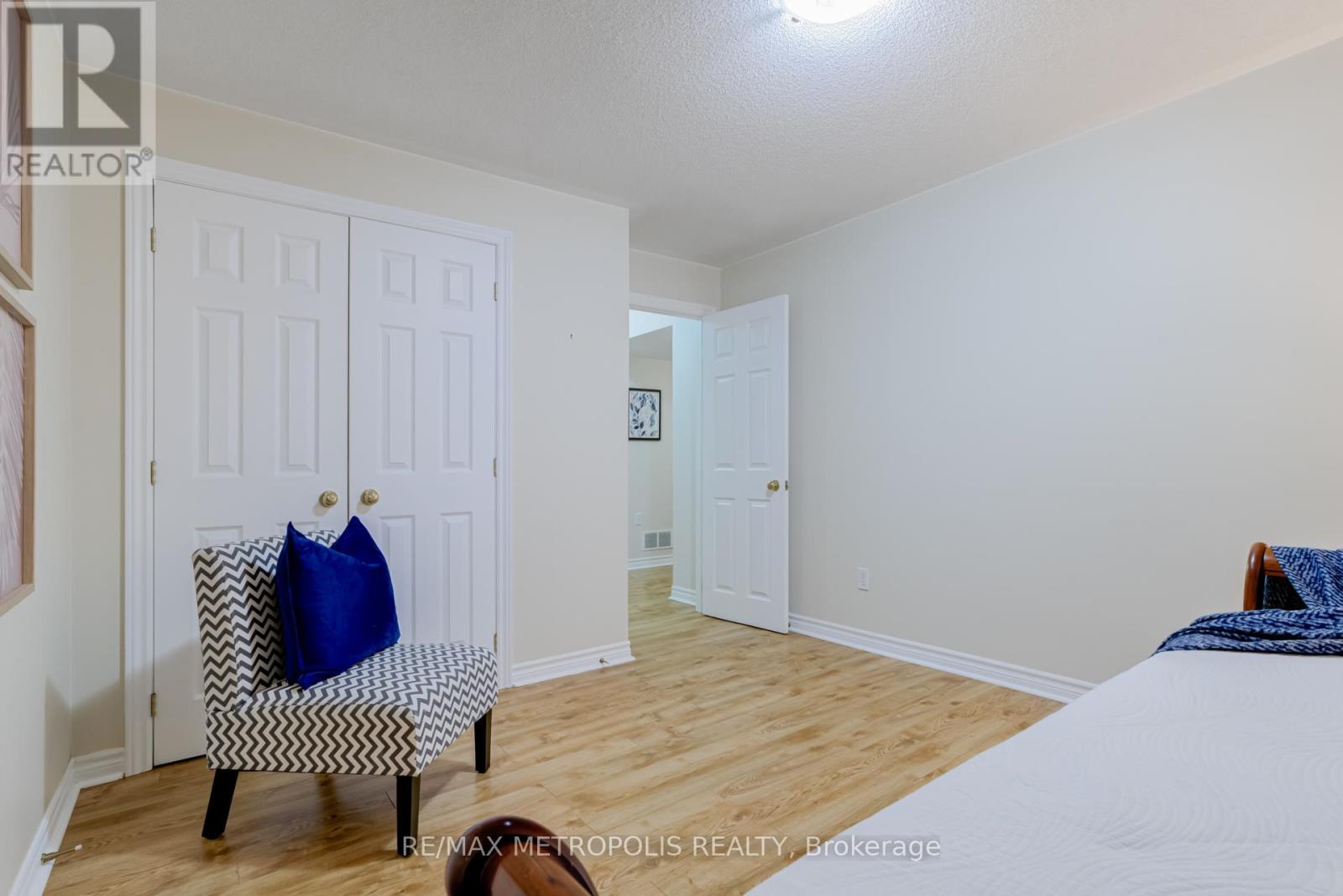 Photo 17 of 564 Blackwood Boulevard, Oshawa ON