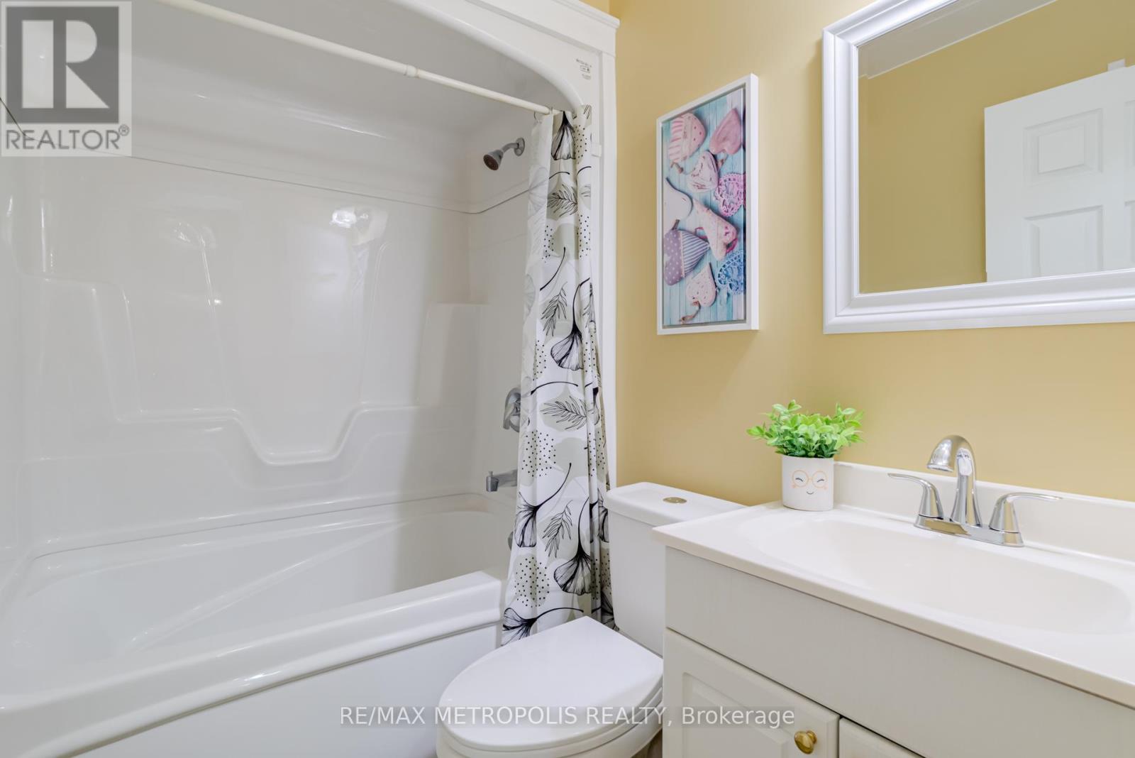 Photo 42 of 564 Blackwood Boulevard, Oshawa ON