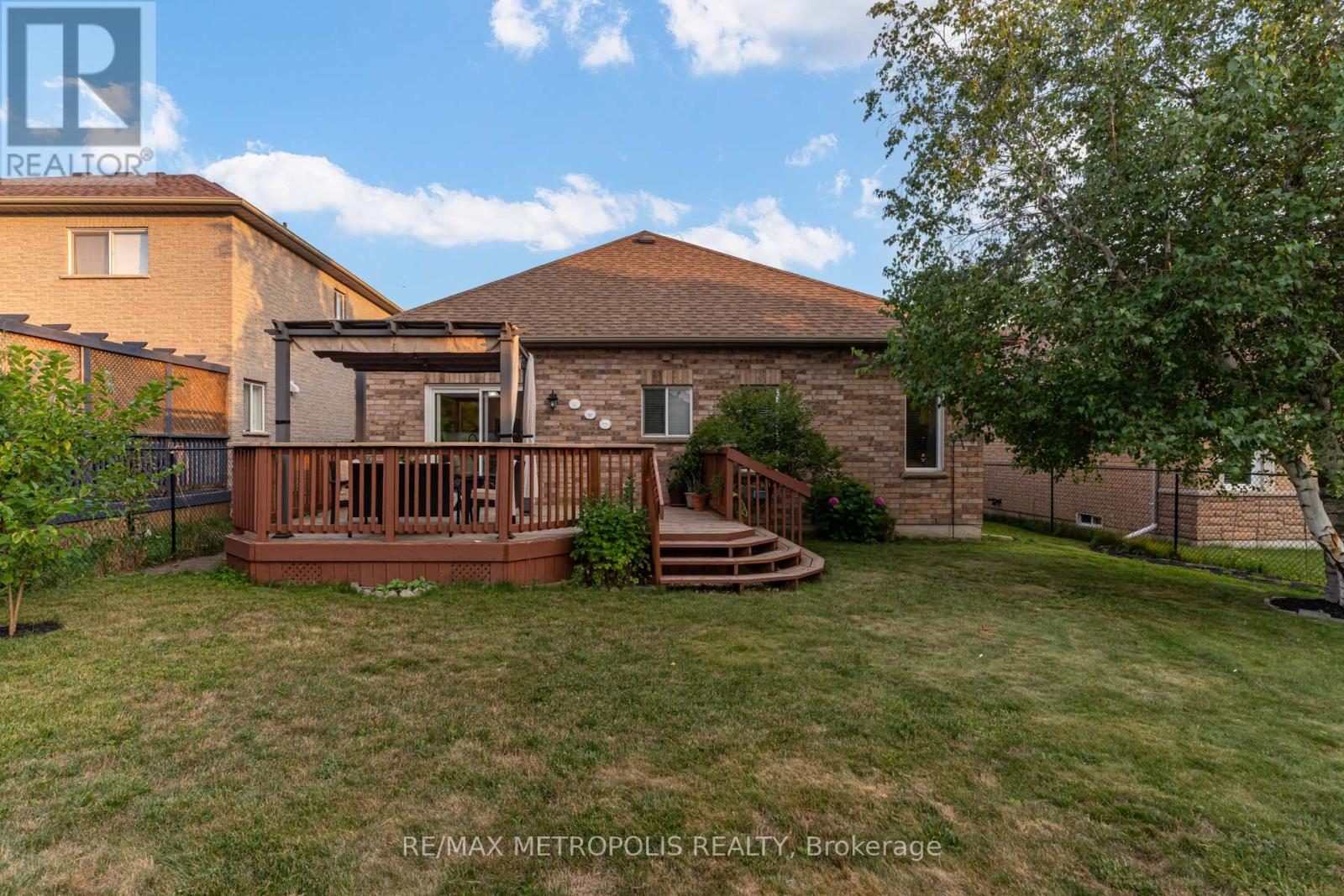 Photo 15 of 564 Blackwood Boulevard, Oshawa ON