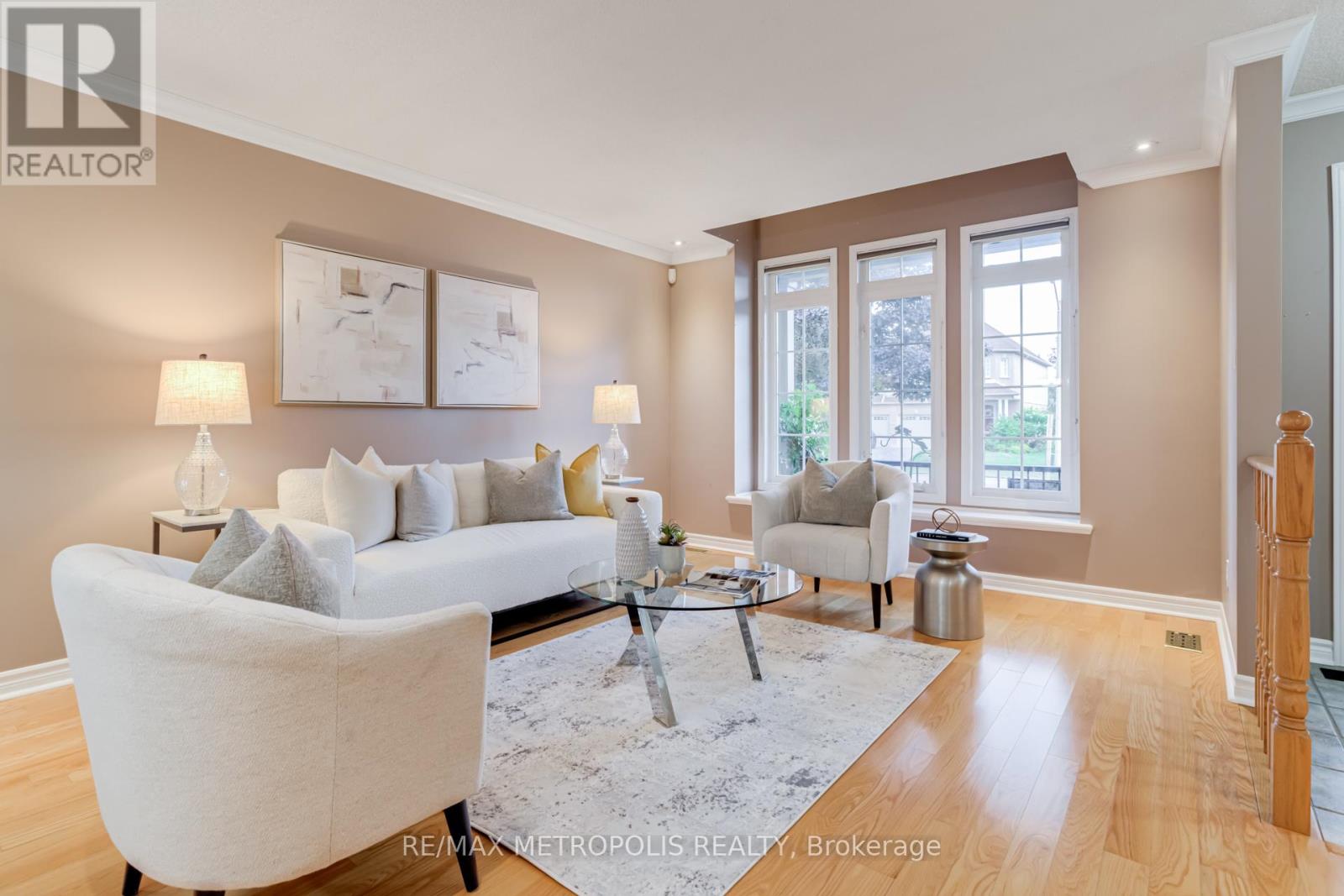 Photo 6 of 564 Blackwood Boulevard, Oshawa ON