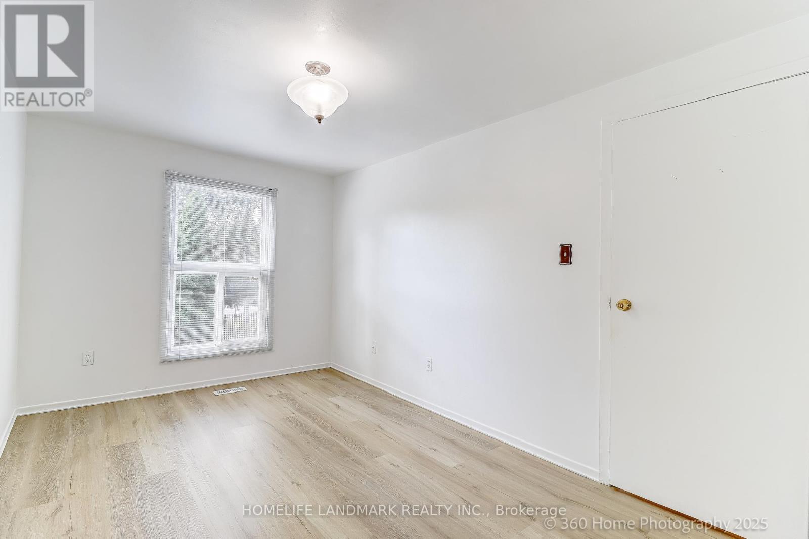 Photo 5 of 133 Huntingdale Boulevard, Toronto ON