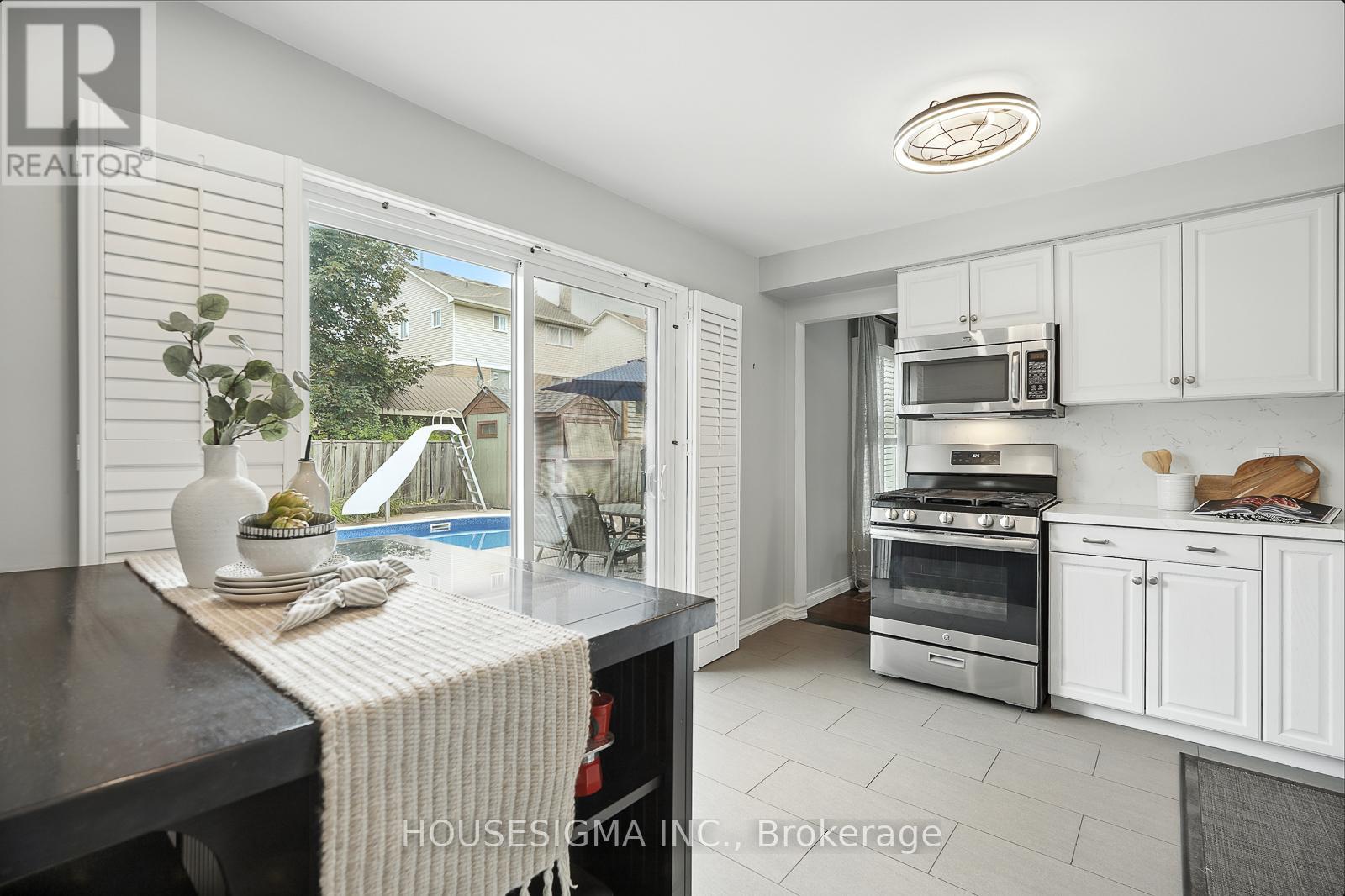 Photo 10 of 47 Winston Crescent, Whitby ON