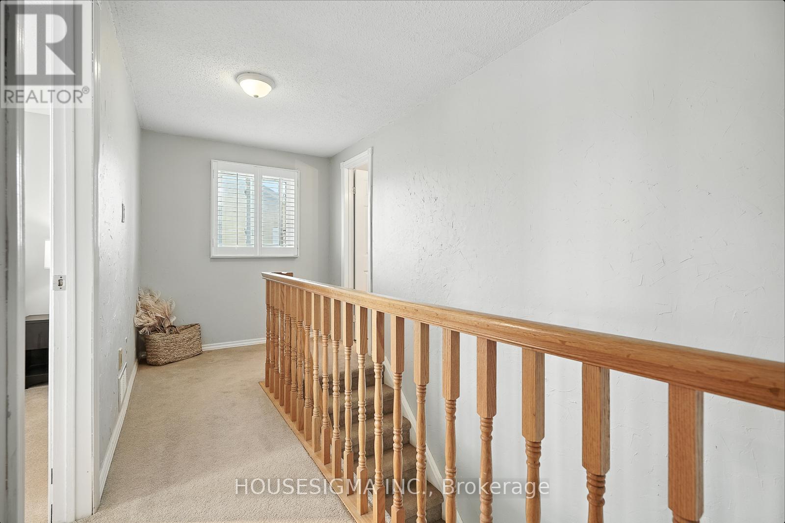 Photo 20 of 47 Winston Crescent, Whitby ON