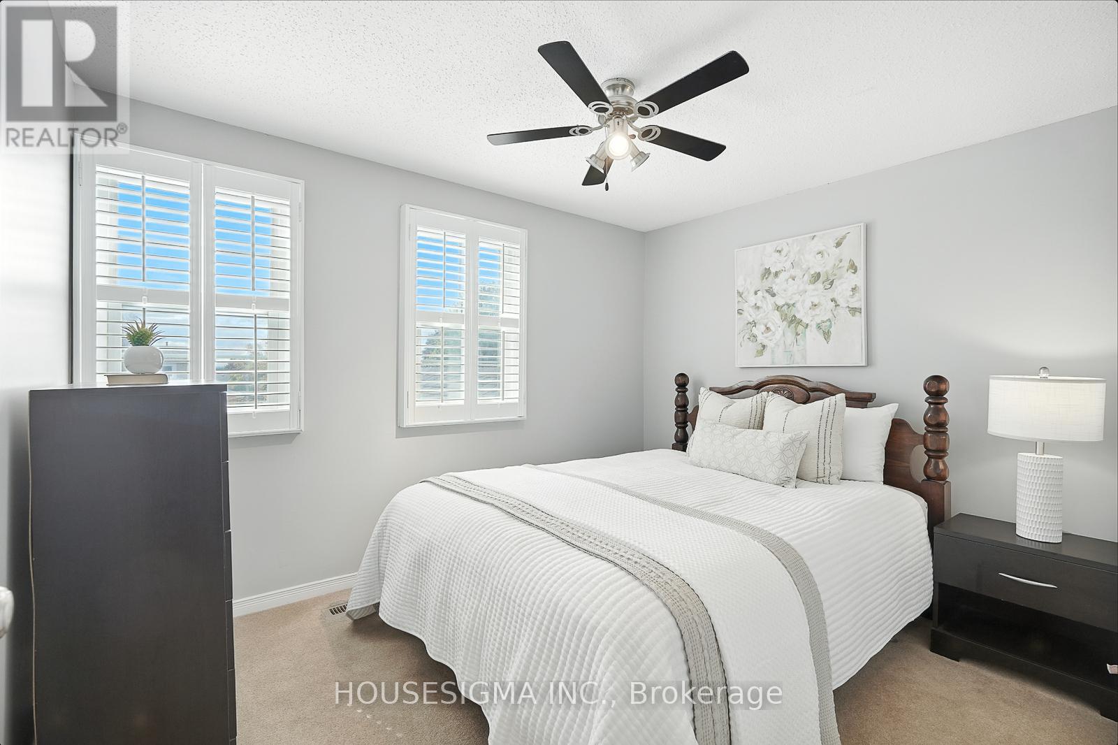 Photo 23 of 47 Winston Crescent, Whitby ON