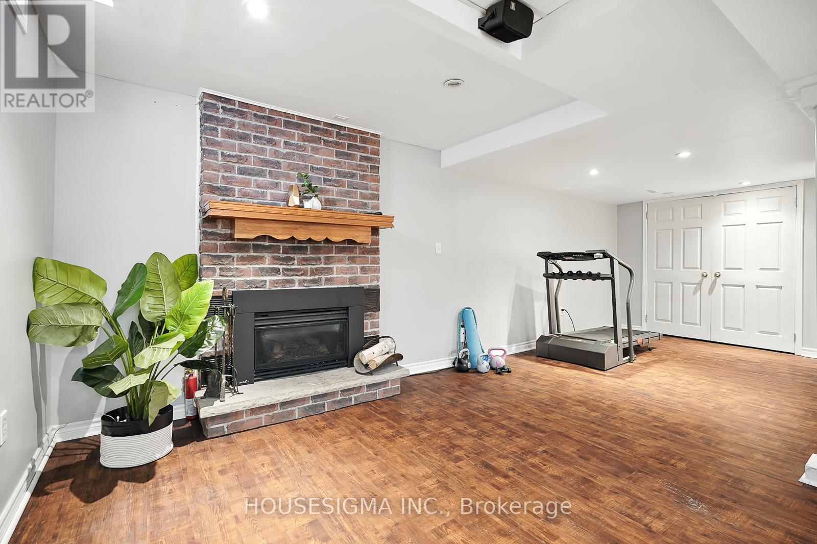 Photo 26 of 47 Winston Crescent, Whitby ON