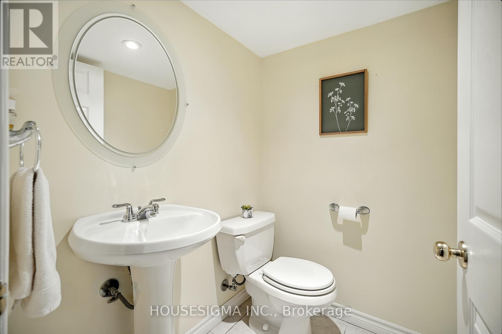 Photo 28 of 47 Winston Crescent, Whitby ON