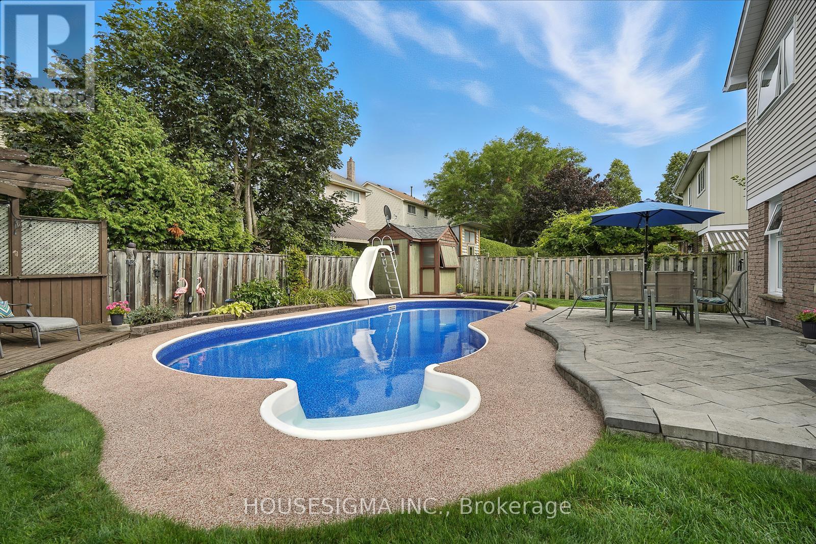 Photo 29 of 47 Winston Crescent, Whitby ON