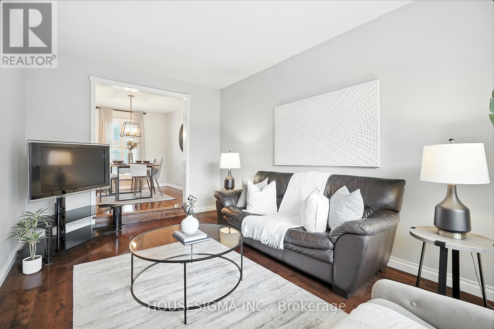 Photo 6 of 47 Winston Crescent, Whitby ON