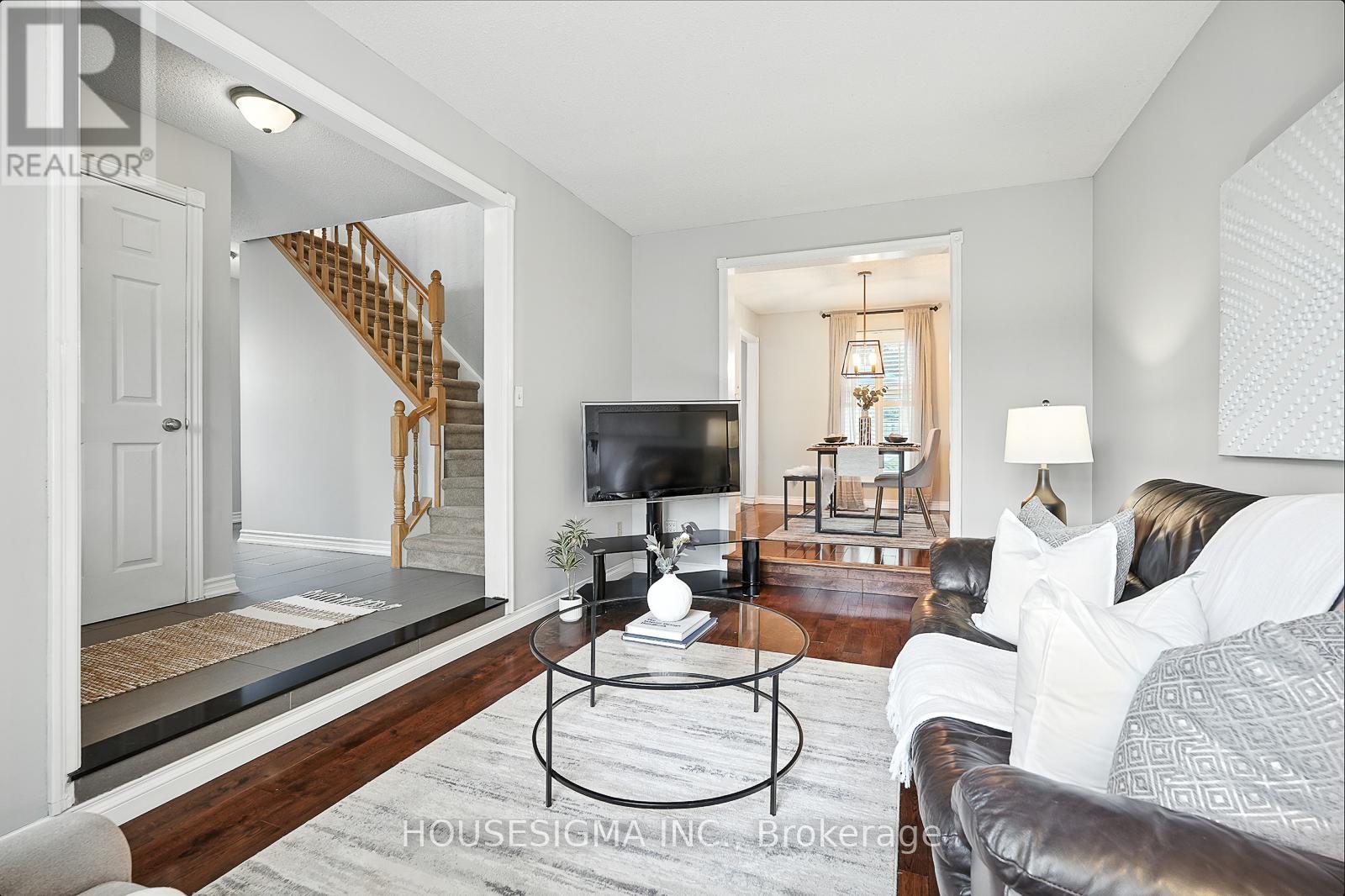 Photo 7 of 47 Winston Crescent, Whitby ON