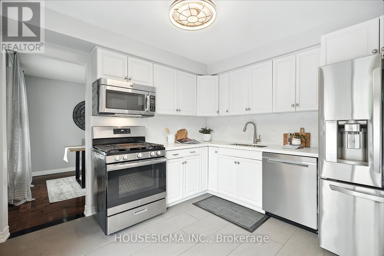 Photo 9 of 47 Winston Crescent, Whitby ON