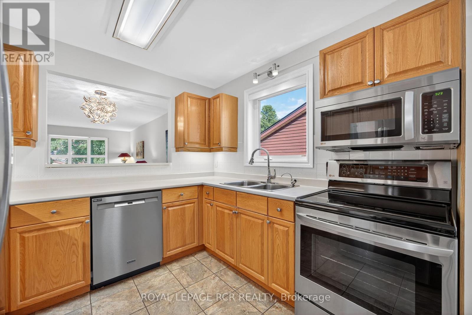Photo 16 of 108 Green Briar Road, New Tecumseth ON