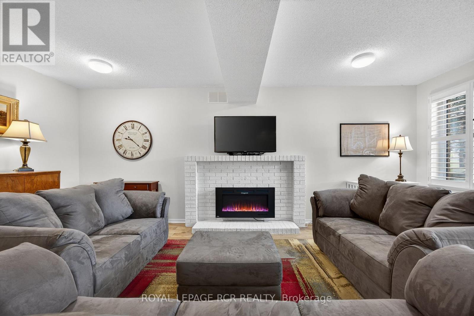 Photo 32 of 108 Green Briar Road, New Tecumseth ON