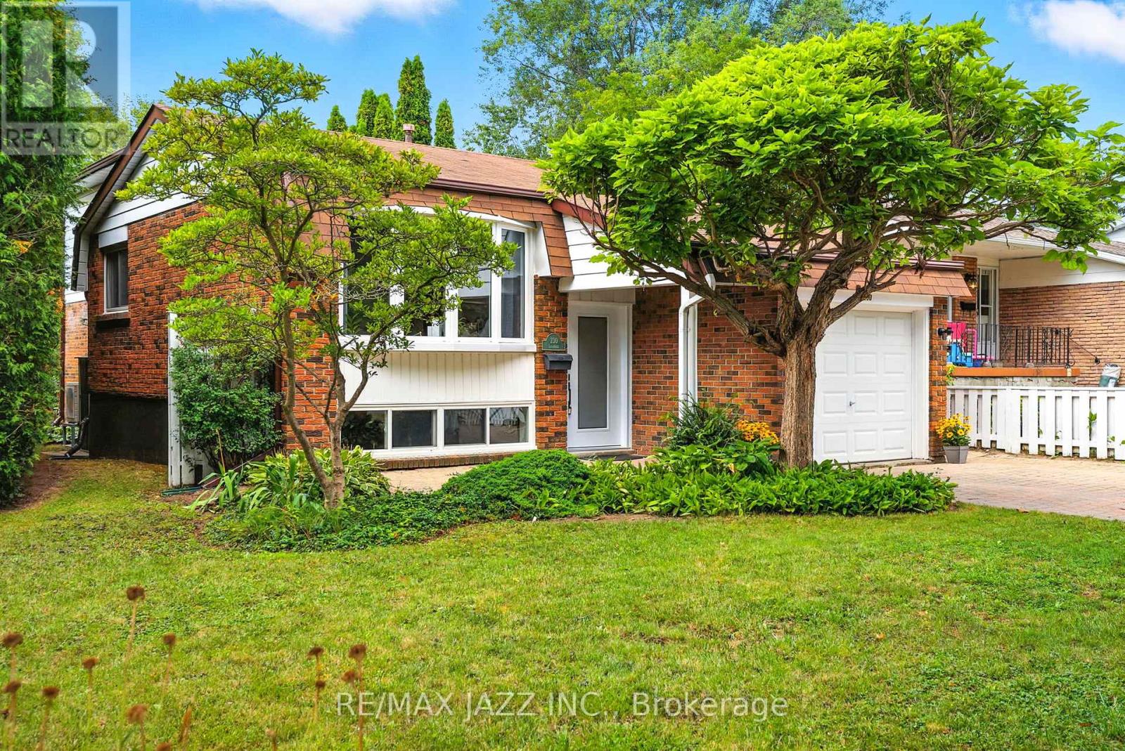 Photo 2 of 230 Lorindale Drive, Oshawa ON