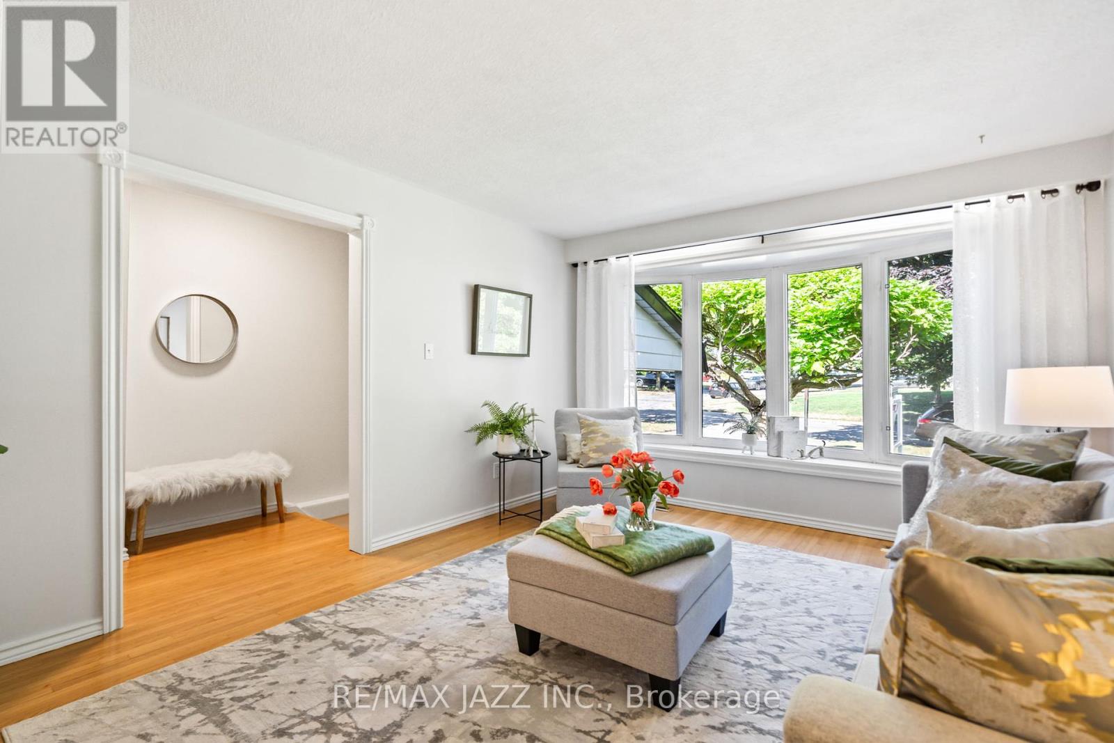 Photo 11 of 230 Lorindale Drive, Oshawa ON