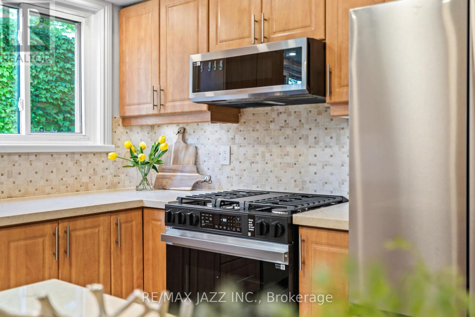 Photo 20 of 230 Lorindale Drive, Oshawa ON