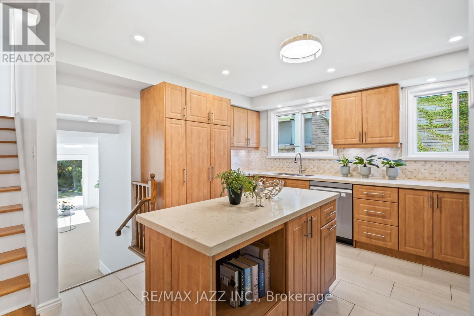 Photo 21 of 230 Lorindale Drive, Oshawa ON