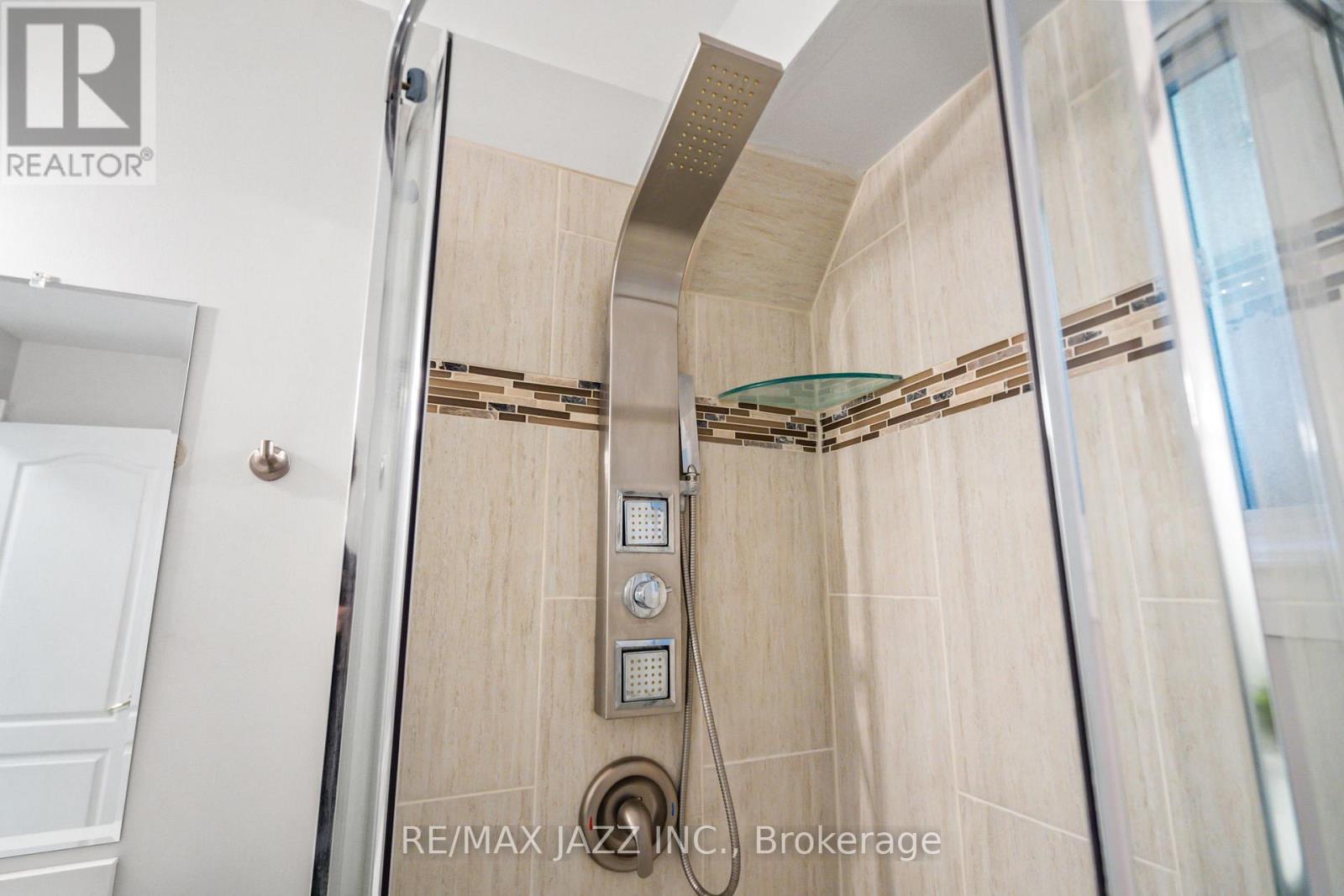 Photo 31 of 230 Lorindale Drive, Oshawa ON