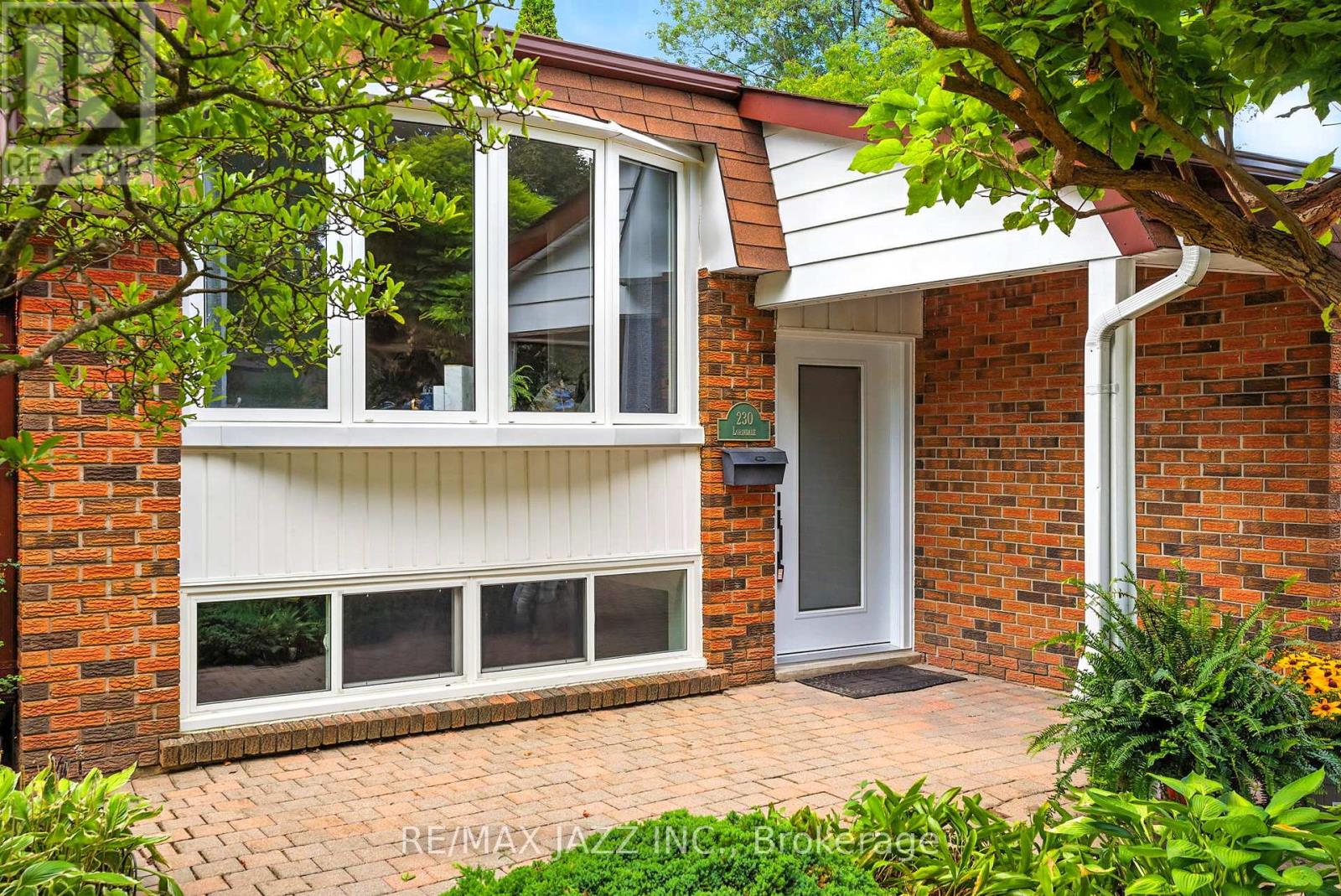 Photo 4 of 230 Lorindale Drive, Oshawa ON