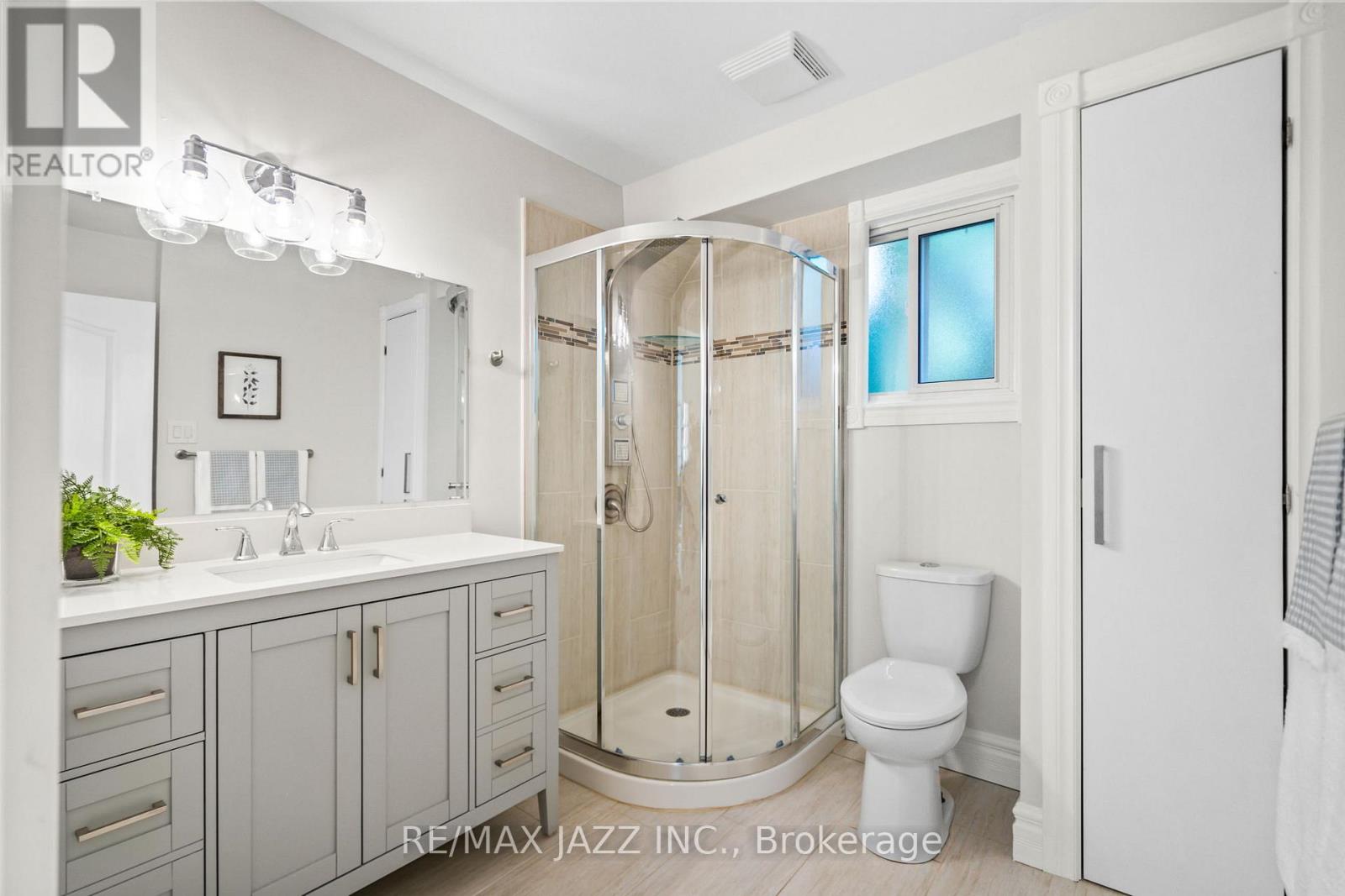 Photo 30 of 230 Lorindale Drive, Oshawa ON