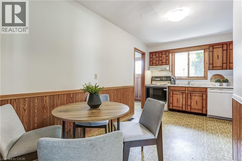 Photo 11 of 63 1 2 Eastbury Drive, Hamilton ON