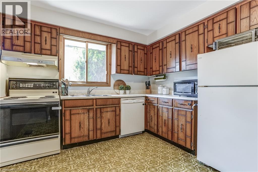 Photo 13 of 63 1 2 Eastbury Drive, Hamilton ON
