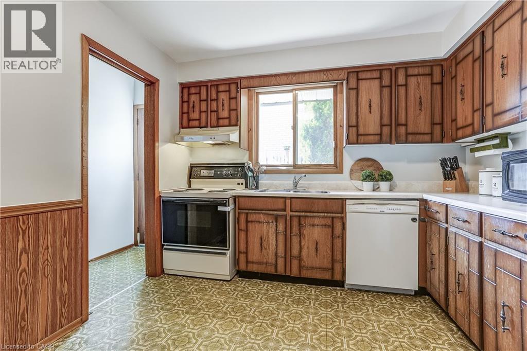 Photo 14 of 63 1 2 Eastbury Drive, Hamilton ON