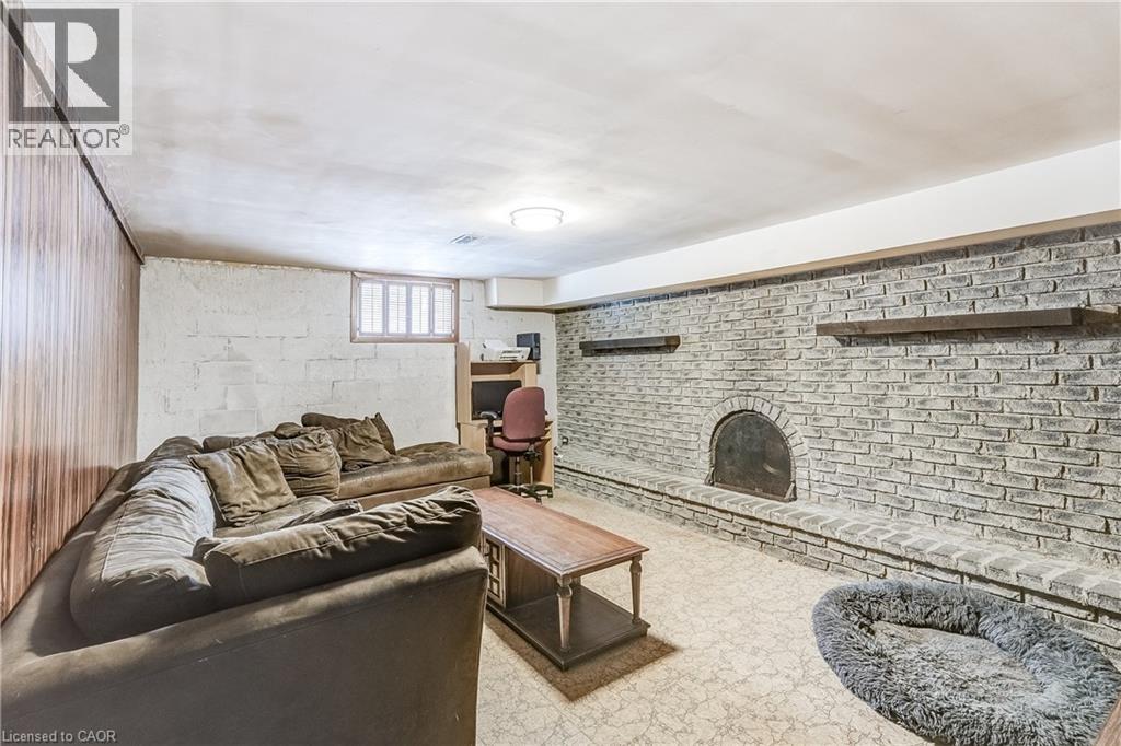 Photo 25 of 63 1 2 Eastbury Drive, Hamilton ON
