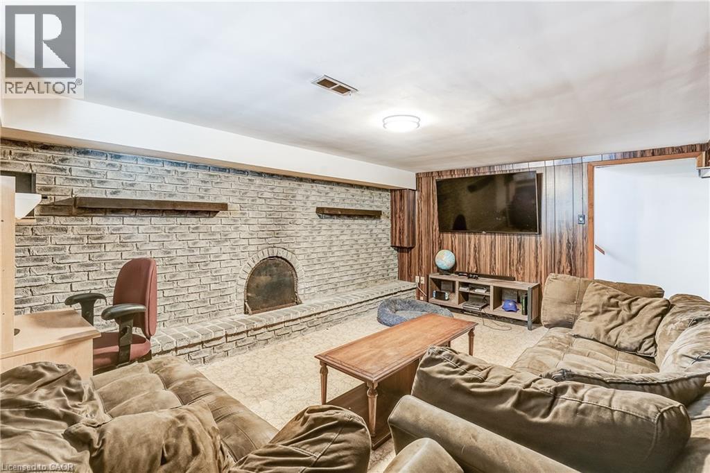 Photo 26 of 63 1 2 Eastbury Drive, Hamilton ON