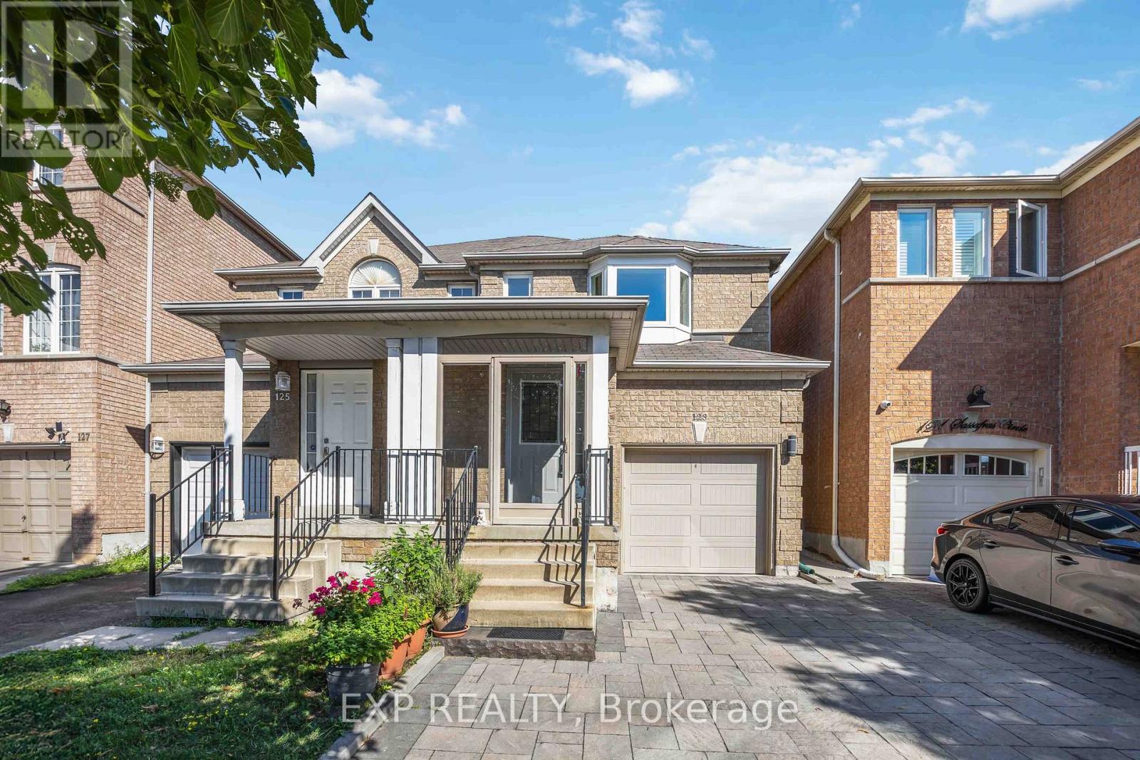 Single Family House for Sale in  SASSAFRAS CIRCLE Vaughan (Patterson) 
