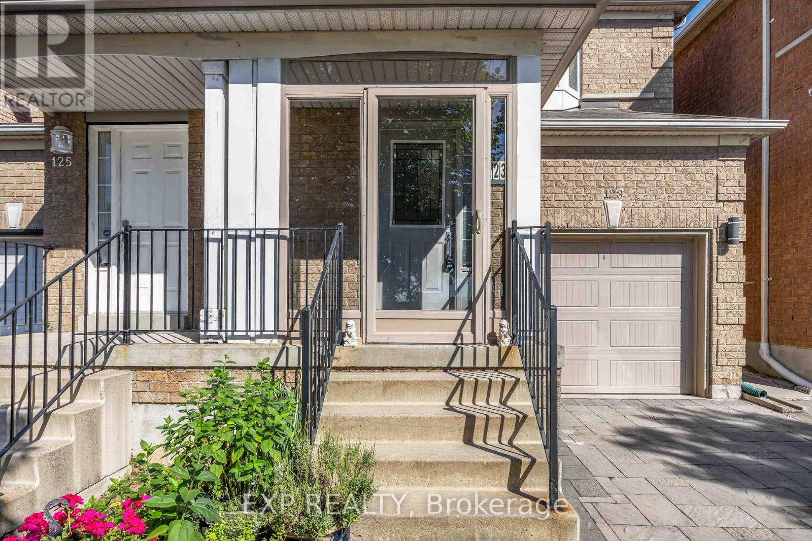 Single Family House for Sale in  SASSAFRAS CIRCLE Vaughan (Patterson) 