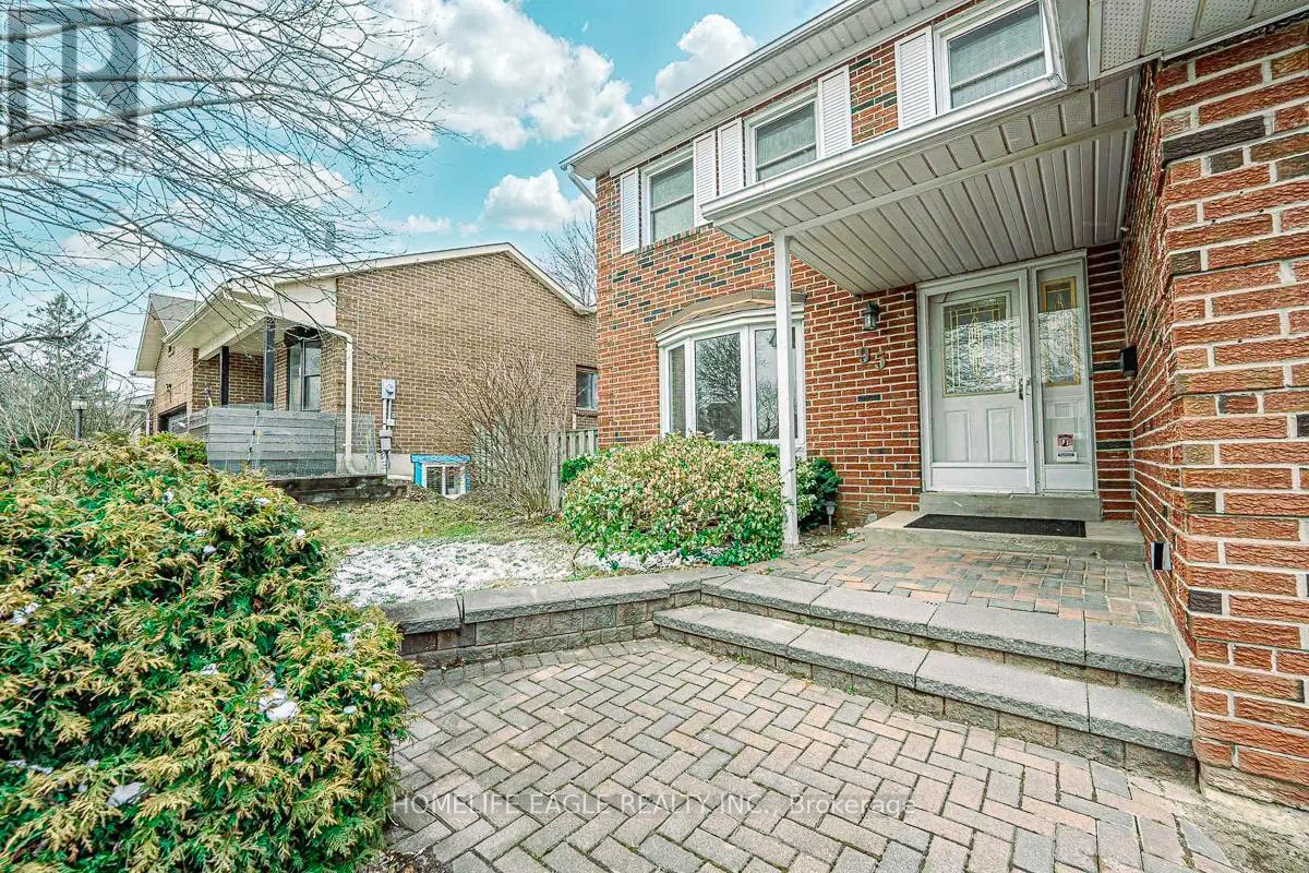 Photo 14 of 95 Kingston Road, Newmarket ON