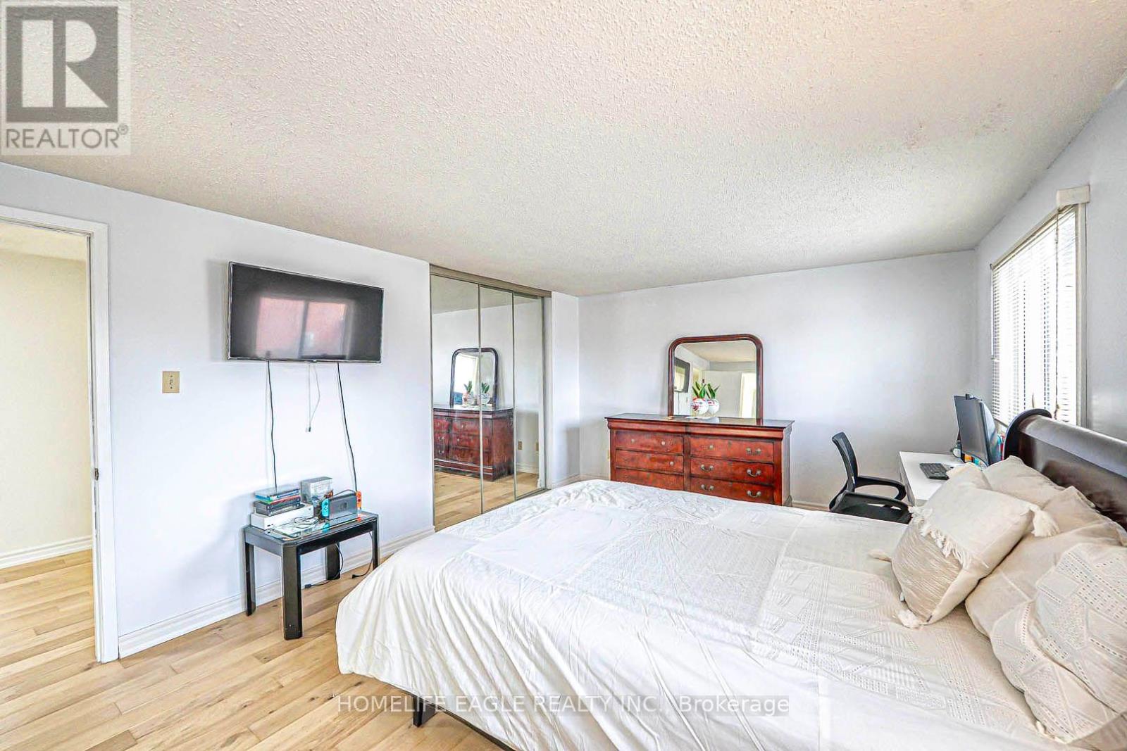 Photo 6 of 95 Kingston Road, Newmarket ON