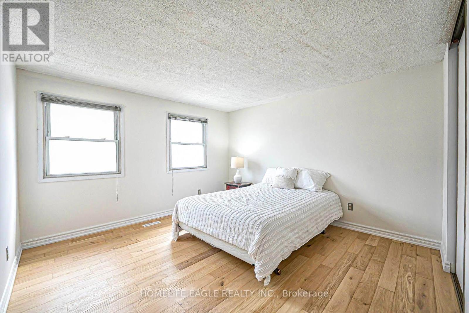 Photo 9 of 95 Kingston Road, Newmarket ON