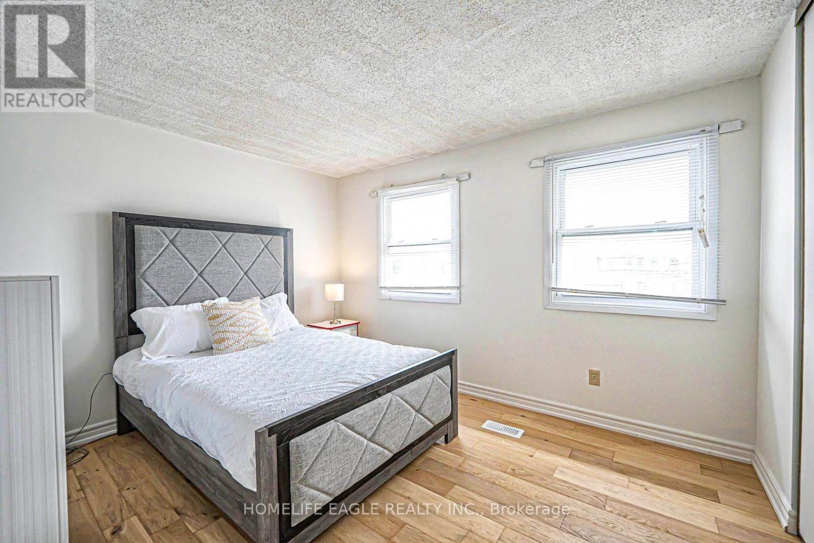 Photo 35 of 95 Kingston Road, Newmarket ON