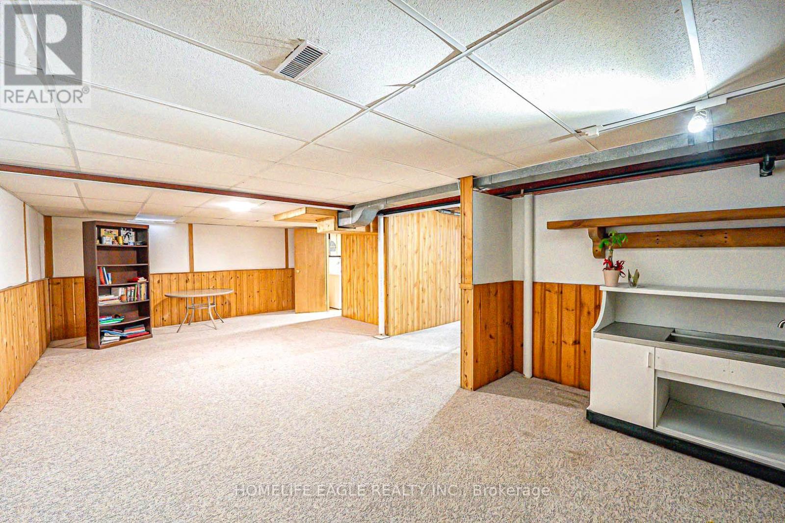 Photo 37 of 95 Kingston Road, Newmarket ON