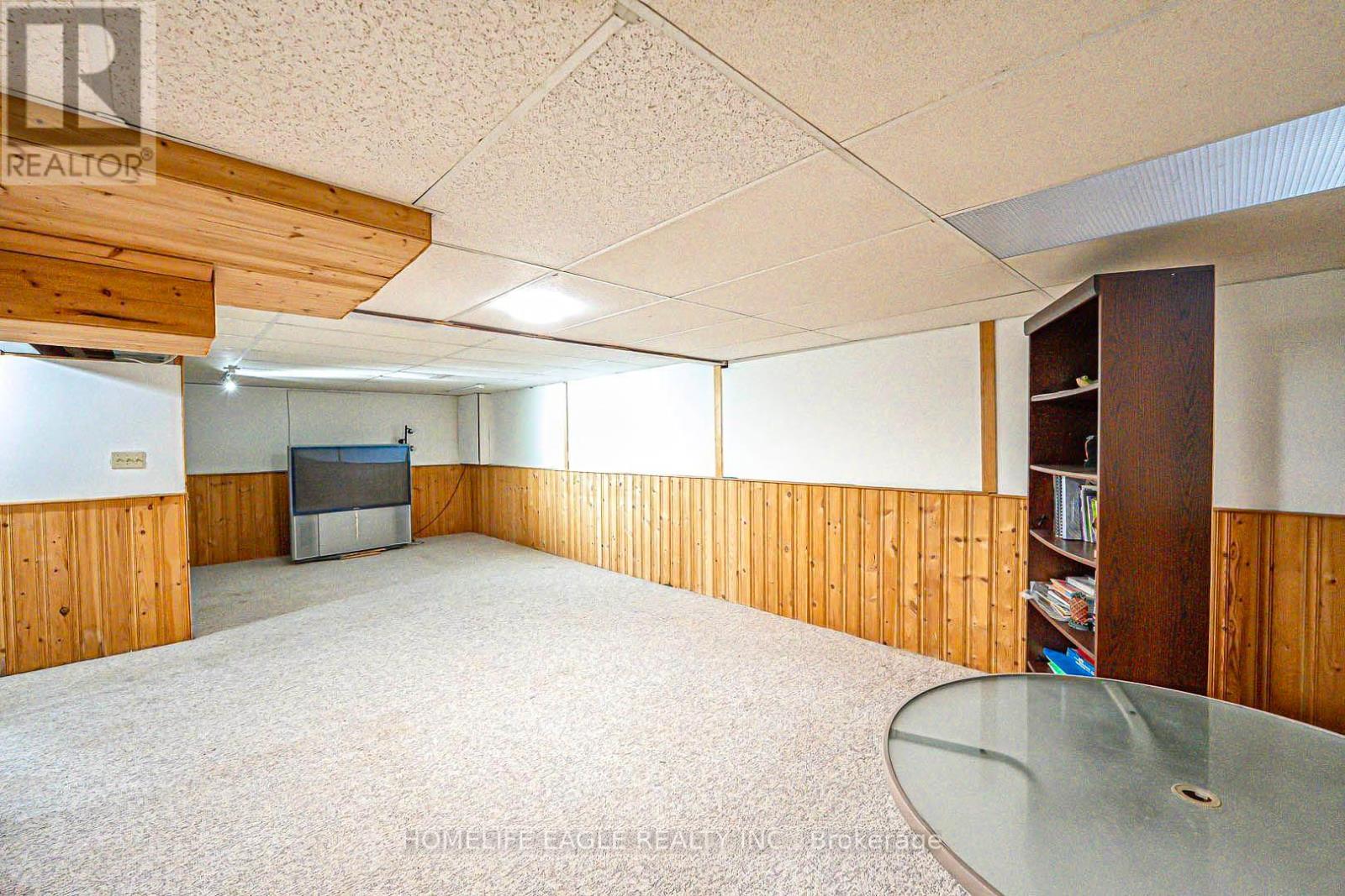 Photo 24 of 95 Kingston Road, Newmarket ON