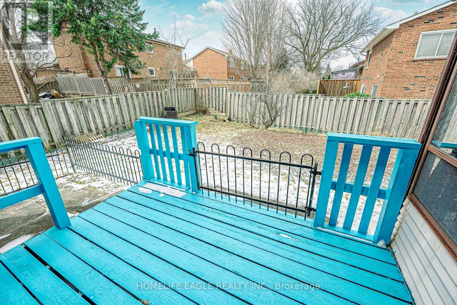 Photo 26 of 95 Kingston Road, Newmarket ON