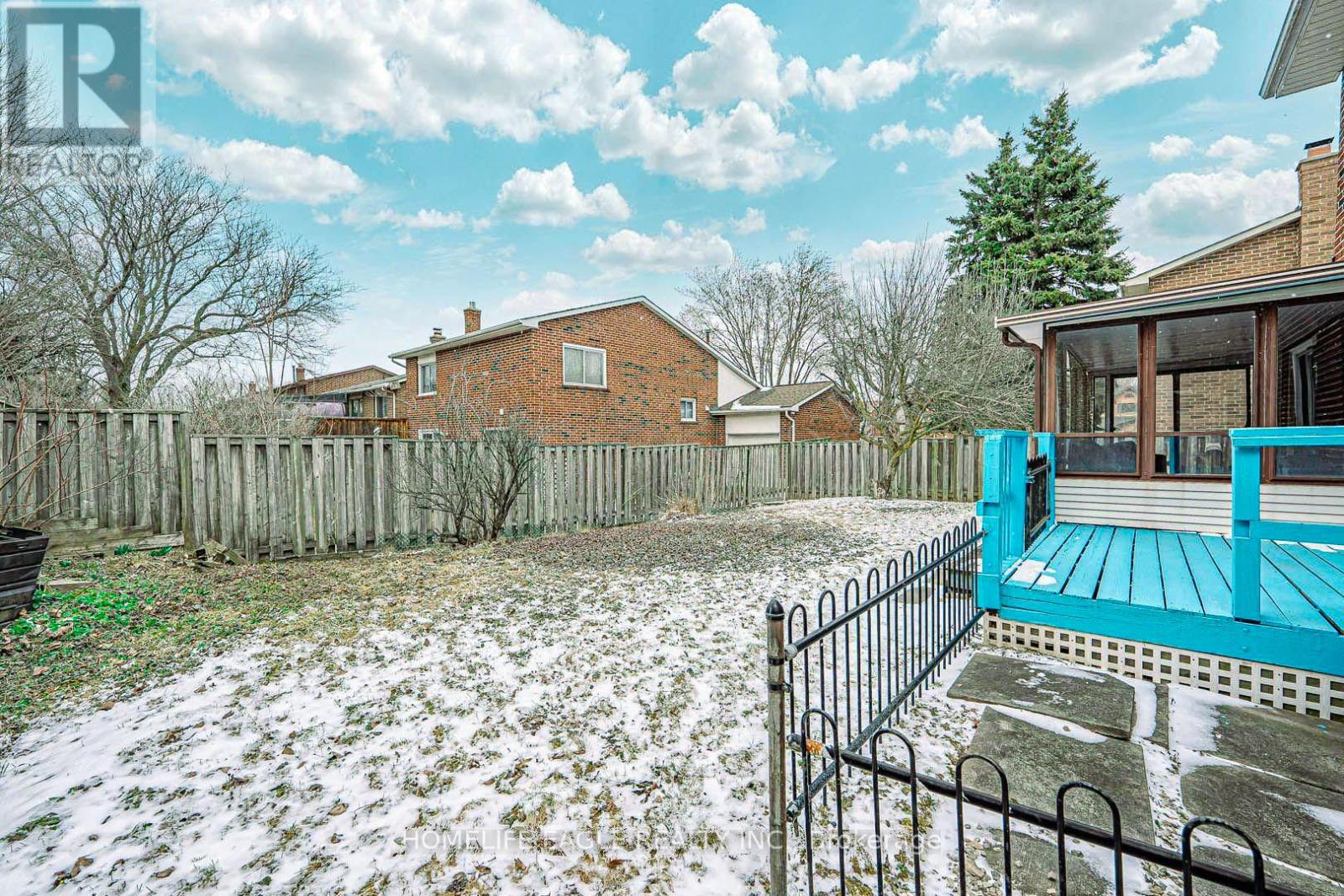 Photo 4 of 95 Kingston Road, Newmarket ON