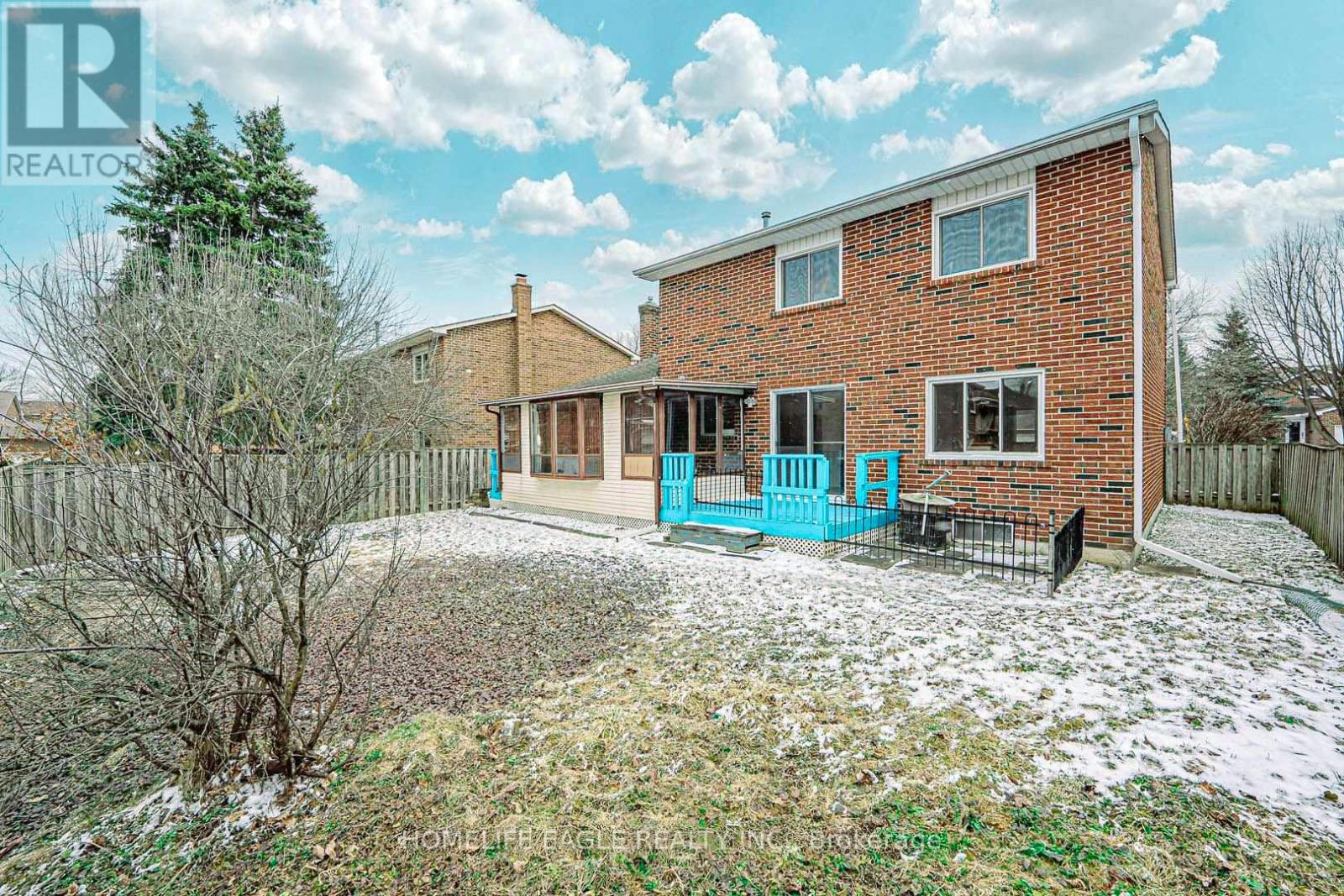 Photo 38 of 95 Kingston Road, Newmarket ON
