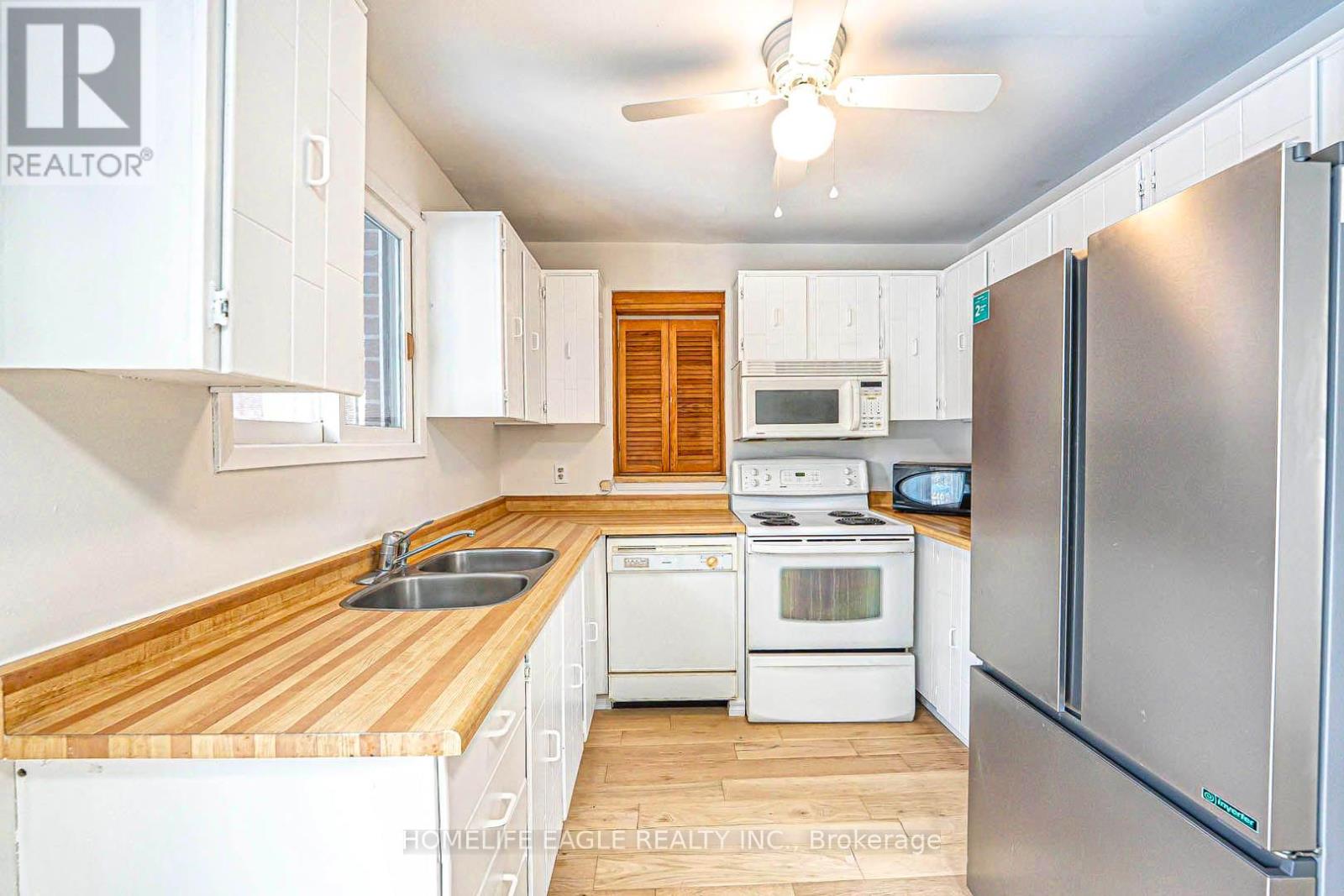 Photo 25 of 95 Kingston Road, Newmarket ON