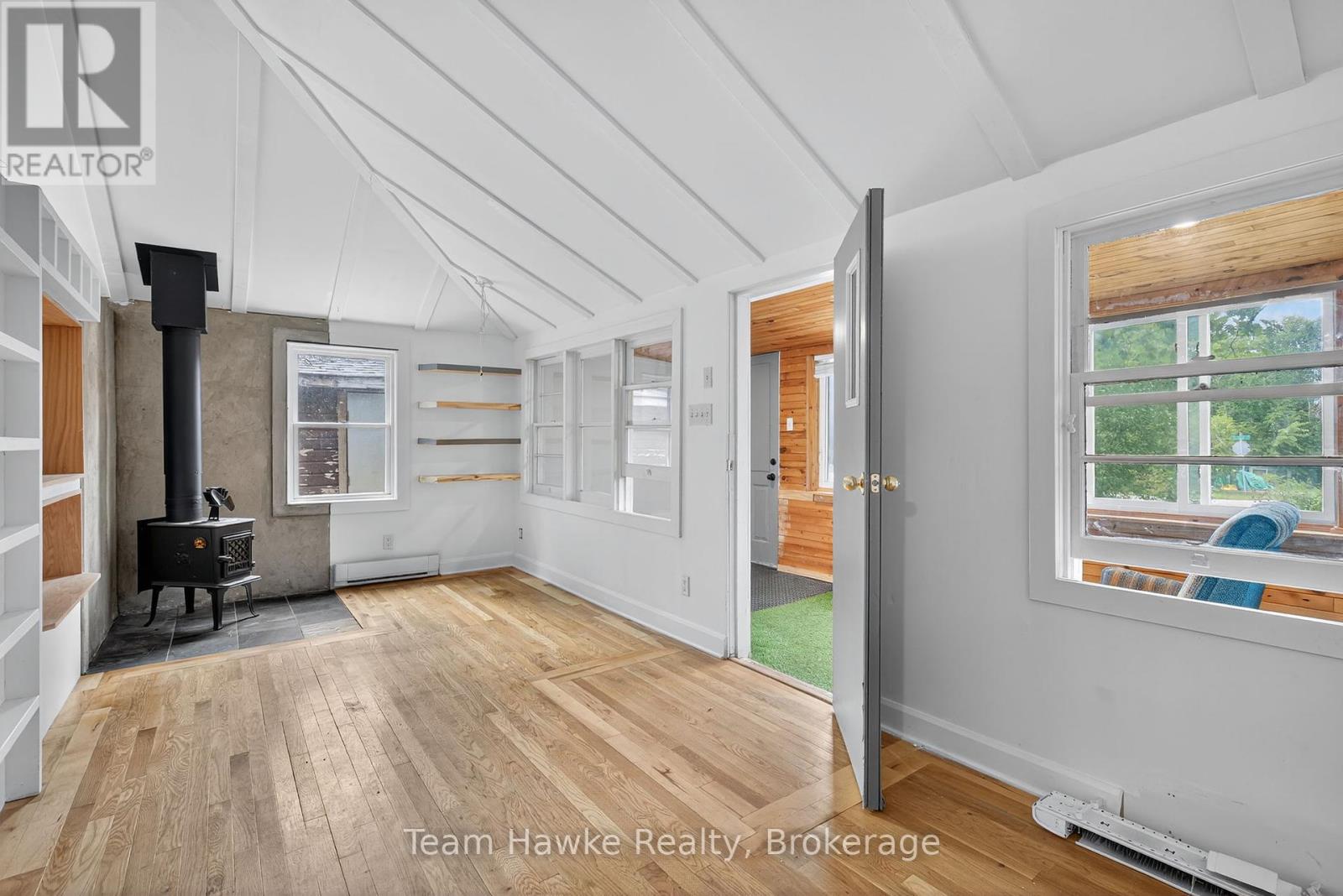 Photo 10 of 27 Earldom Boulevard, Tay ON