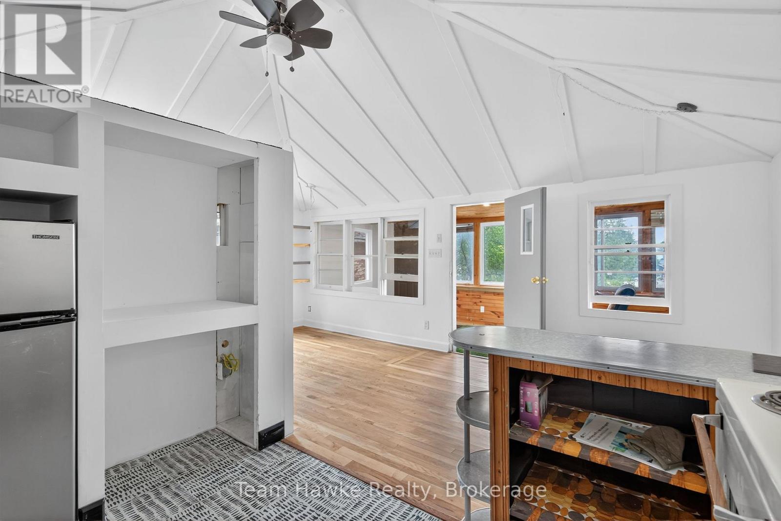 Photo 13 of 27 Earldom Boulevard, Tay ON