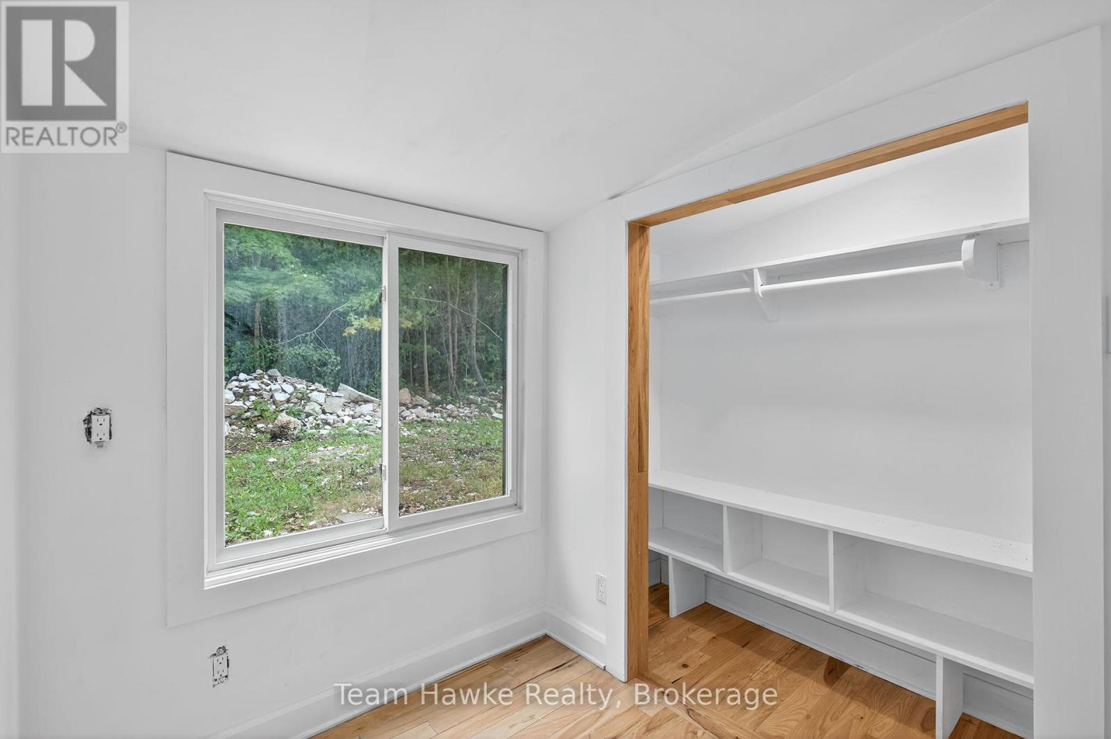 Photo 14 of 27 Earldom Boulevard, Tay ON