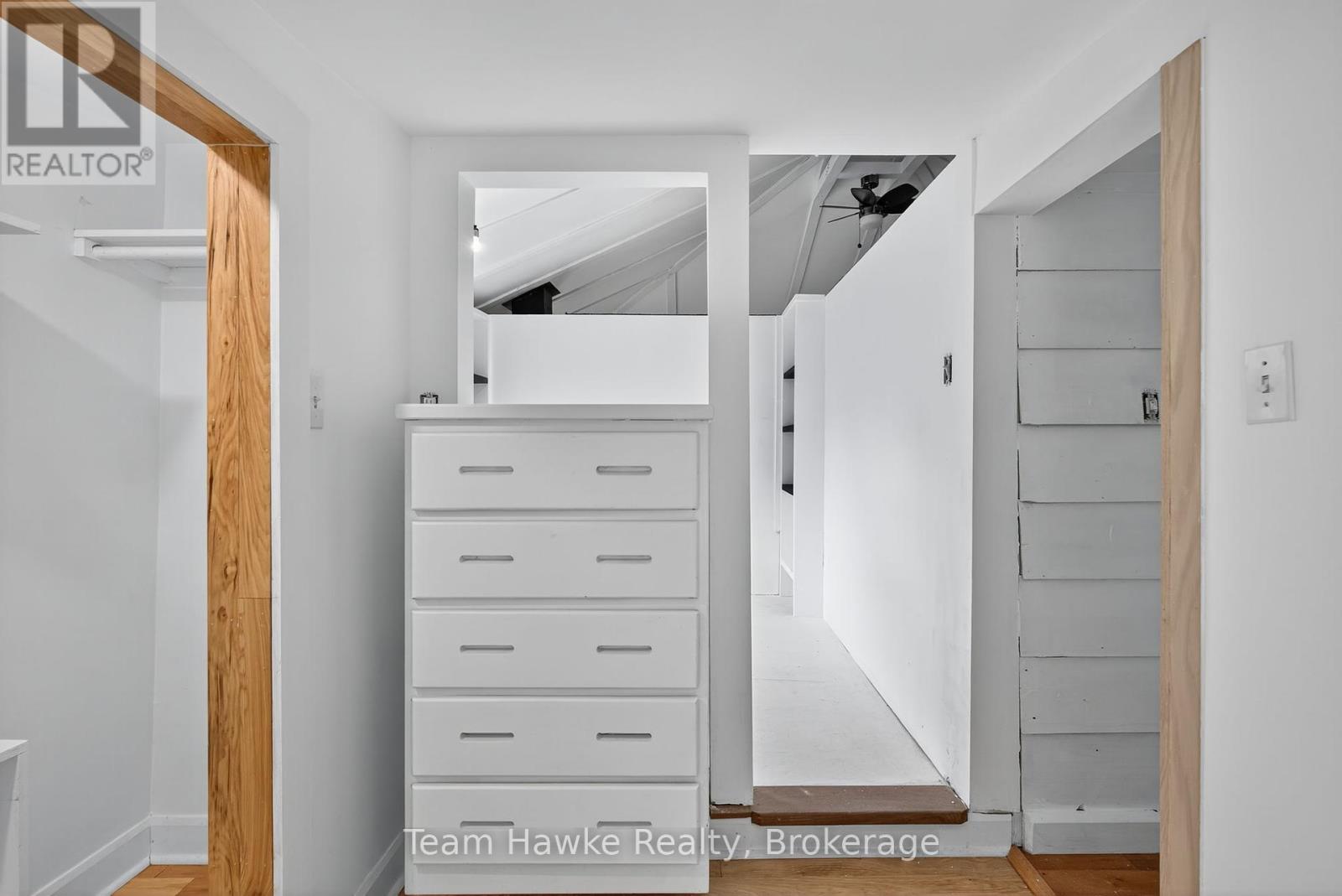 Photo 15 of 27 Earldom Boulevard, Tay ON