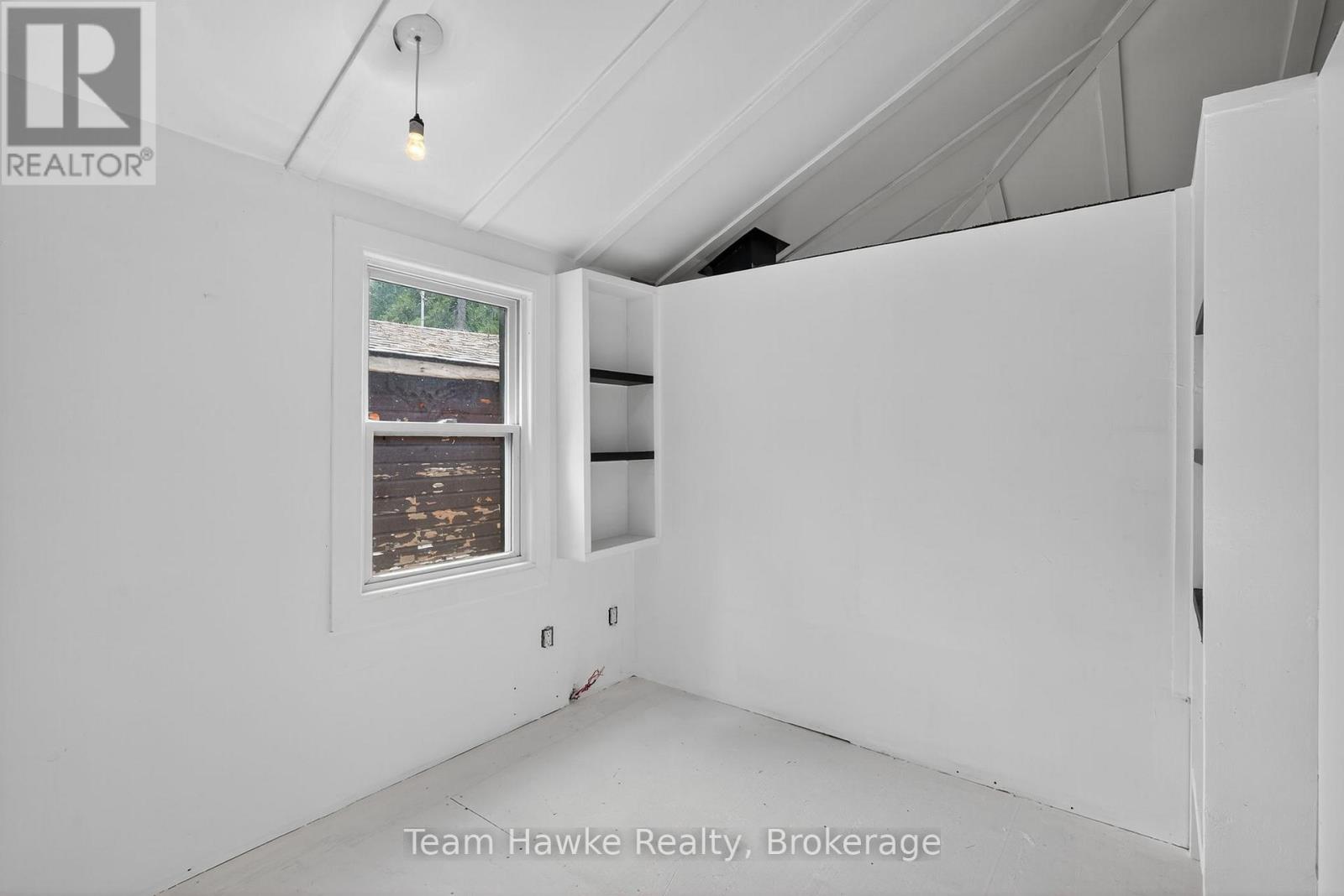 Photo 16 of 27 Earldom Boulevard, Tay ON